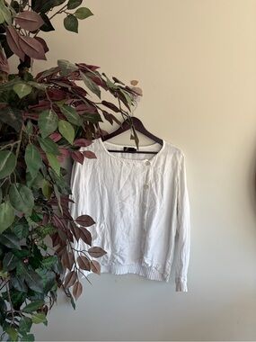 Fenine Women’s White Button-Accent Lightweight Sweatshirt
